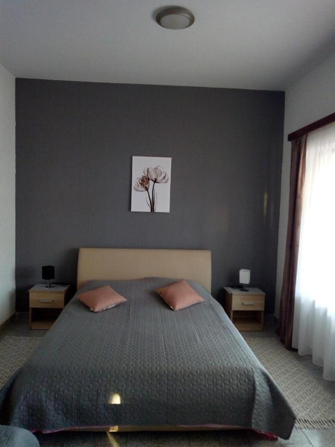Apartmani Alma Pula Exterior foto